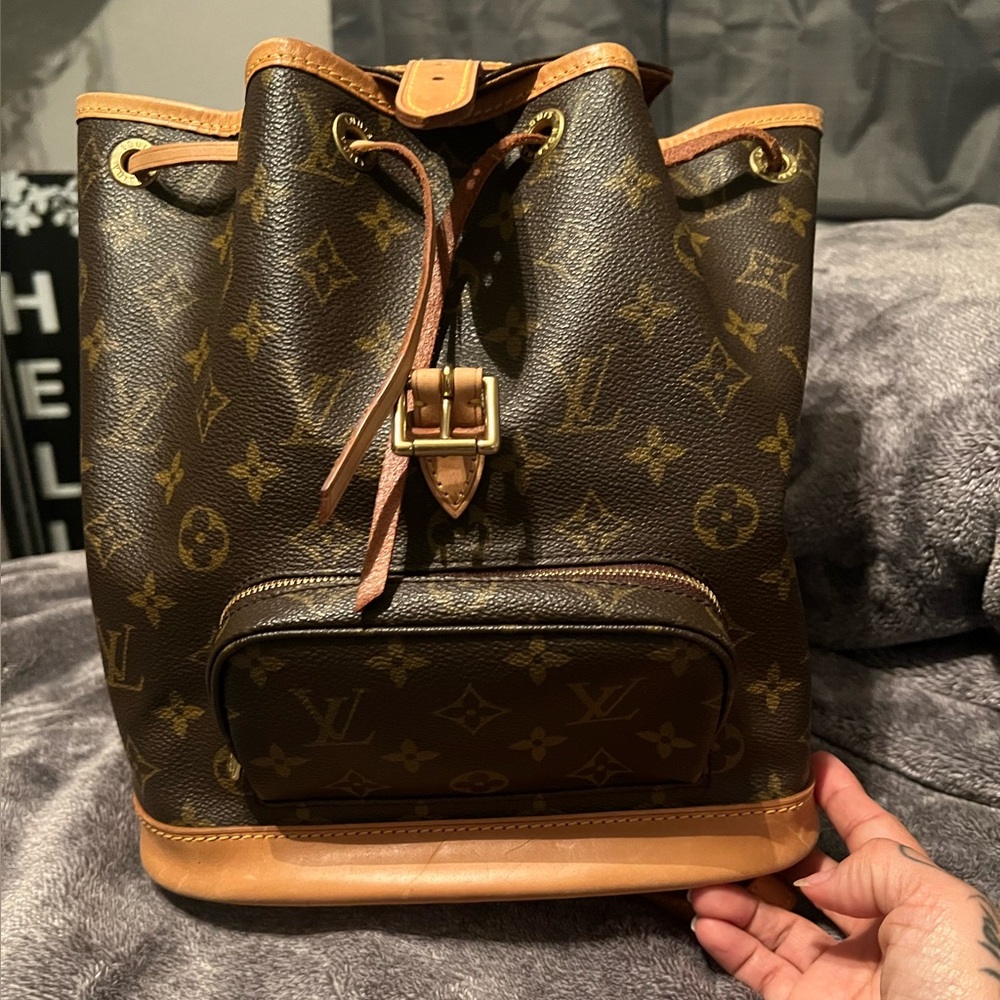 Louis Vuitton Montsouris MM